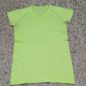 Lululemon T Shirt